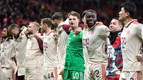 Die Bayern bejubeln den Viertelfinal-Einzug in der Champions League.