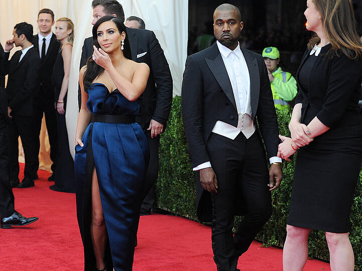 Met Gala: Kim Kardashian zeigt Bein
