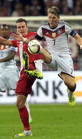 BASTIAN SCHWEINSTEIGER 	NOTE 3
Der Kapitän ging mit kraftvollen Grätschen und sicherem Aufbauspiel voran. War an beiden Tore beteiligt.