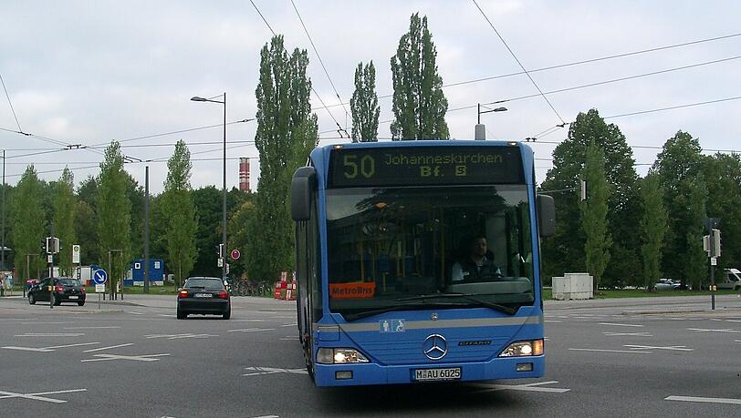 Zu langen Umwegen wird derzeit der Metrobus 50 gezwungen. Zu langen Umwegen wird derzeit der Metrobus 50 gezwungen.