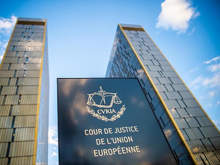 Laut einem Generalanwalt des EuGH sind die Standardvertragsklauseln, nach denen etwa Facebook Daten europäischer Nutzer außerhalb Europas verarbeiten lässt, gültig.