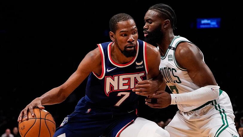 Spielt auch künftig bei den Nets: Kevin Durant (l).