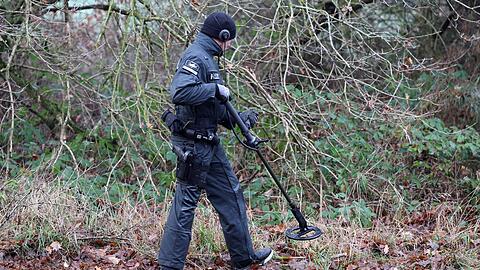 Zum Einsatz kamen erneut auch Metalldetektoren.