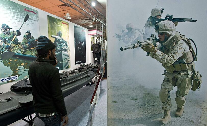 Defence Expo 2014: Die irren Bilder von der Waffen-Messe in Indien