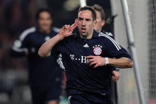 Hört gut zu: Ribéry erklärt, dass er seinen Vertrag bei den Bayern (bis 2011) erfüllen will.