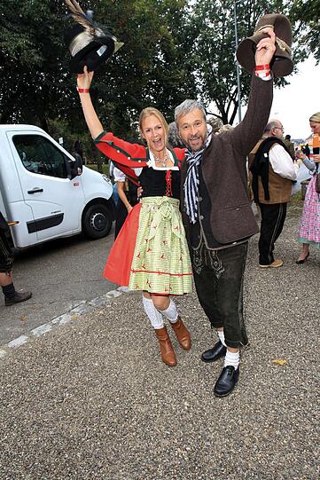Promis präsentieren ihre Trachten auf der Wiesn 2012