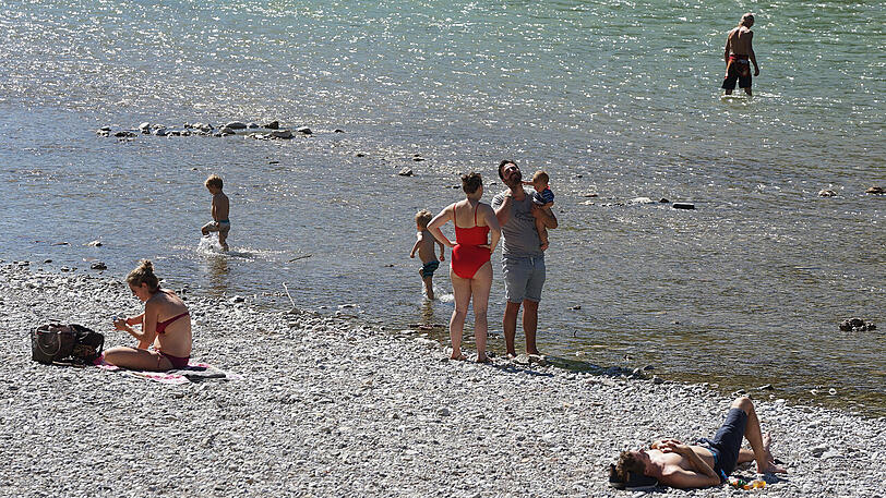 Badefreuden an der Isar, so lässt es sich aushalten.