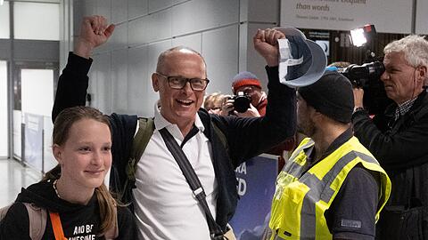 Der Flieger landete kurz nach 13.30 Uhr.