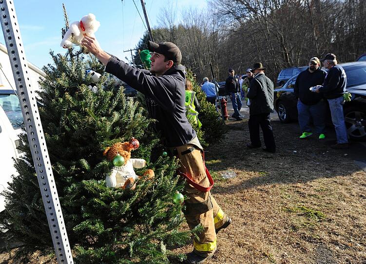 26 Weihnachtsbäume sollen an die 26 Opfer des Attentats von Newtown erinnern.