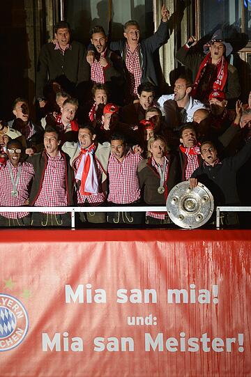Weitere Bilder von der Meister-Party.