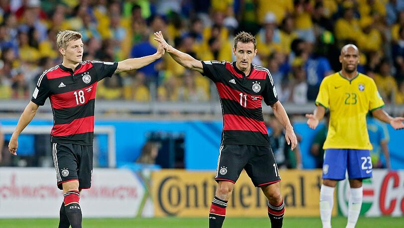 Schießen Brasilien ab: Die Torschützen Toni Kroos (l.) und Miroslav Klose. Schießen Brasilien ab: Die Torschützen Toni Kroos (l.) und Miroslav Klose.