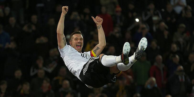 Lukas Podolski - Note 1: Gegen England in seinem letzten DFB-Einsatz mit einem Hammer in den Winkel &ndash; perfekt! Und für seine Lebensleistung in der Nationalelf gibt&rsquo;s sowieso die Bestnote.