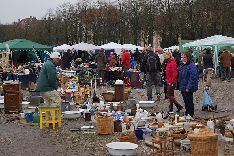 Die Bilder vom BRK Flohmarkt auf der Theresienwiese.