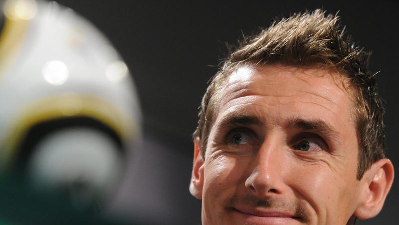 Miroslav Klose bestreitet gegen Argentinien sein 100. Länderspiel. Miroslav Klose bestreitet gegen Argentinien sein 100. Länderspiel.