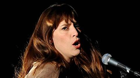 Die kanadische Sängerin Leslie Feist, hier allerdings nicht in München, sondern 2011 bei einem Konzert in Berlin.
