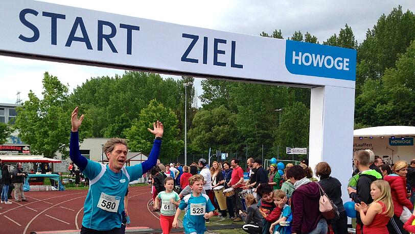 Ist endlich im Ziel: Achim Achilles. Ist endlich im Ziel: Achim Achilles.