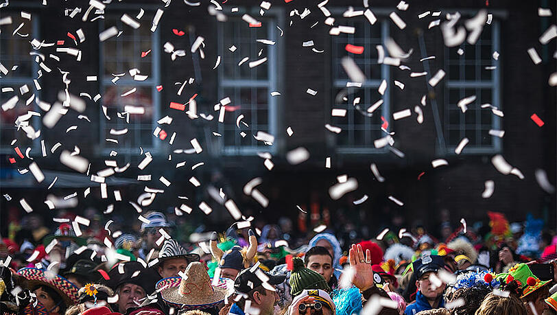 Die Karnevalszeit hat begonnen! Klicken Sie sich durch die ersten Bilder der Weiberfastnacht in Köln! Die Karnevalszeit hat begonnen! Klicken Sie sich durch die ersten Bilder der Weiberfastnacht in Köln!