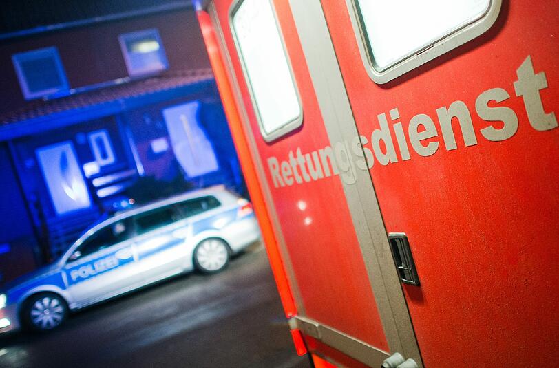 Immer öfter werden Rettungssanitäter, Notärzte und Feuerwehrleute attackiert. Foto: Julian Stratenschulte/Symbolbild