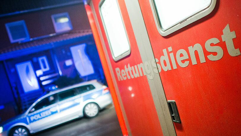 Immer öfter werden Rettungssanitäter, Notärzte und Feuerwehrleute attackiert. Foto: Julian Stratenschulte/Symbolbild Immer öfter werden Rettungssanitäter, Notärzte und Feuerwehrleute attackiert. Foto: Julian Stratenschulte/Symbolbild