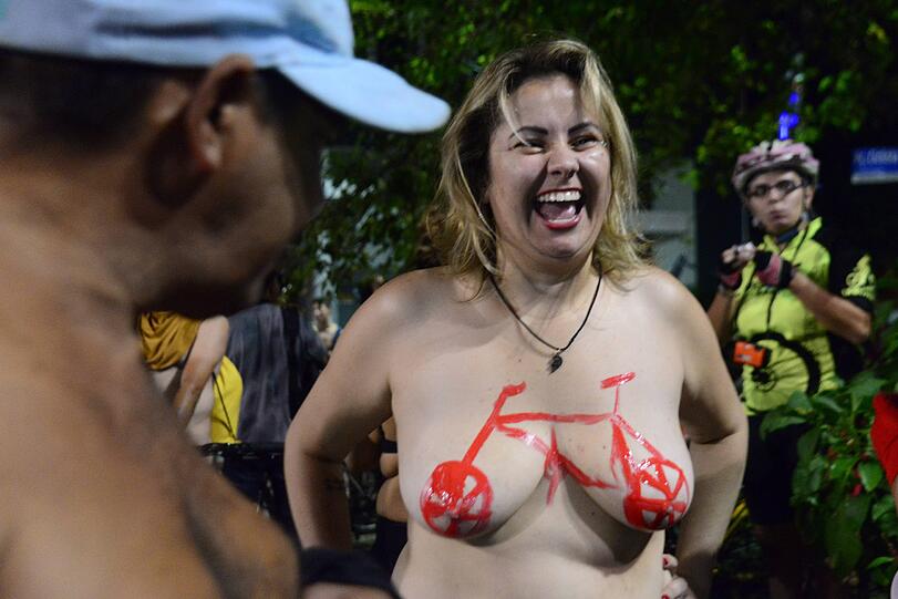 Was ein Spaß: Nacktradeln in Sao Paulo.