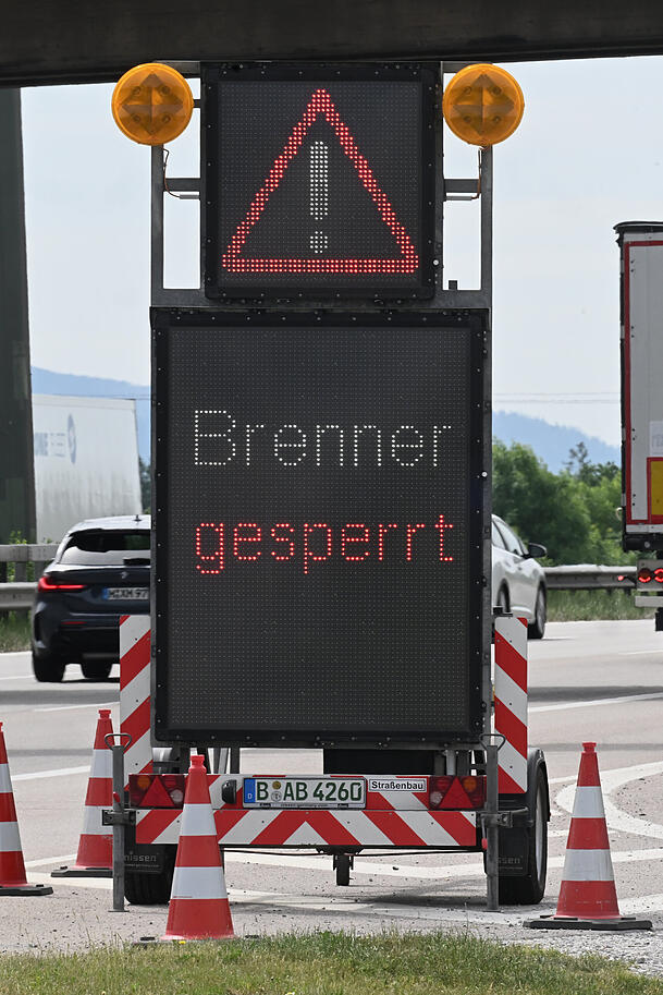 Auch in Holzkirchen in Bayern an der A8 ist auf die Brenner-Sperrung aufmerksam gemacht worden.