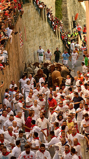 Fragwürdige "Mutprobe": Die Stierhatz in Pamplona.