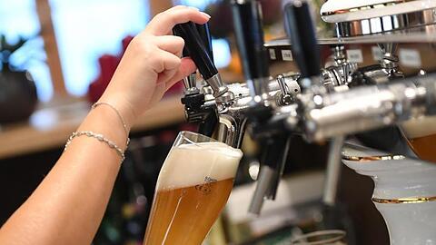 Nach Zahlen der Minijobzentrale sind in Deutschland rund 6,4 Millionen Minijobber im gewerblichen Bereich und in Privathaushalten gemeldet. Davon sind mehr als die Hälfte Frauen.