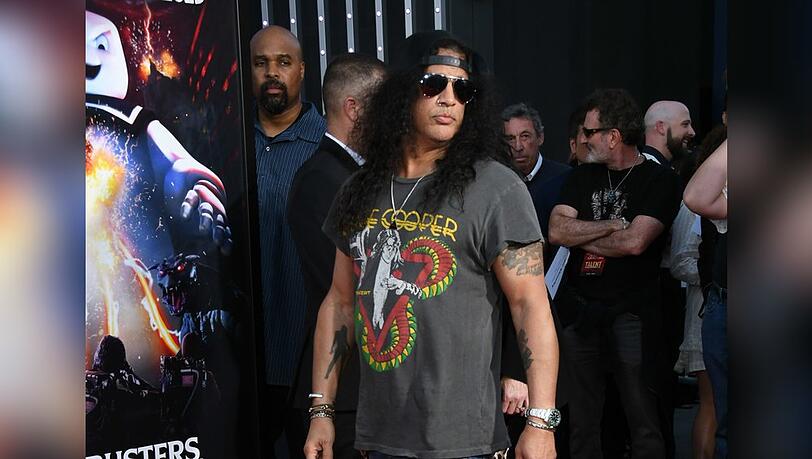 Musiker Slash trauert um seine Stieftochter, die im Juli mit nur 25 Jahren starb. Musiker Slash trauert um seine Stieftochter, die im Juli mit nur 25 Jahren starb.