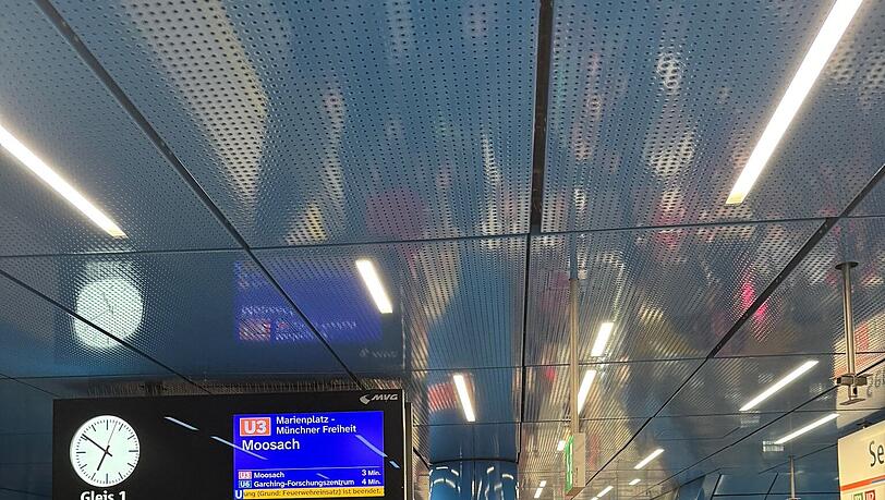 In der M&uuml;nchner U-Bahn ist aufgrund des Bayern-Spiels einiges los.