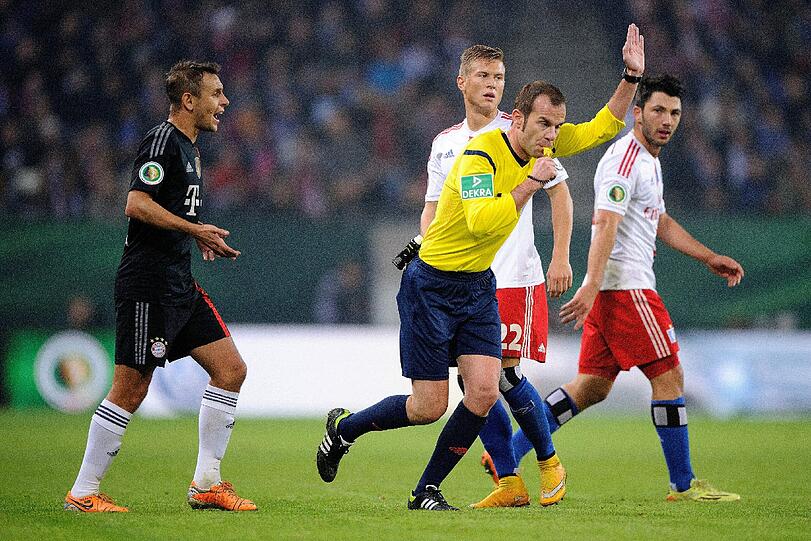 Rafinha - NOTE 4 - Leistete sich mehrmals Katastrophenpässe. Leitete so die Chance durch Lasogga ein. Beackerte die rechte Seite mit vielen guten Aktion in der Offensive. Stand aber im Schatten der linken Seite mit Bernat.