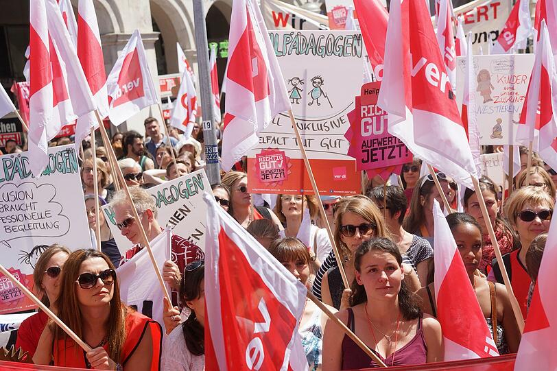 Weitere Bilder der Demonstration der Erzieherinnen und Erzieher am Montag in München