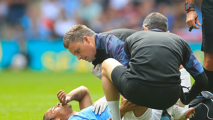 Leroy Sané zog sich unmittelbar vor seinem forcierten Wechsel zum FC Bayern einen Kreuzbandriss zu. Leroy Sané zog sich unmittelbar vor seinem forcierten Wechsel zum FC Bayern einen Kreuzbandriss zu.