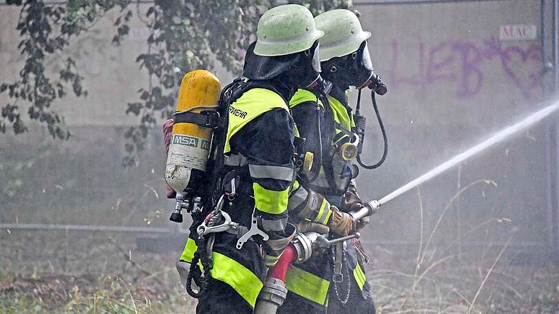 Verletzt wurde niemand. Für die Bevölkerung bestand nach Angaben der Feuerwehr keine Gefahr.