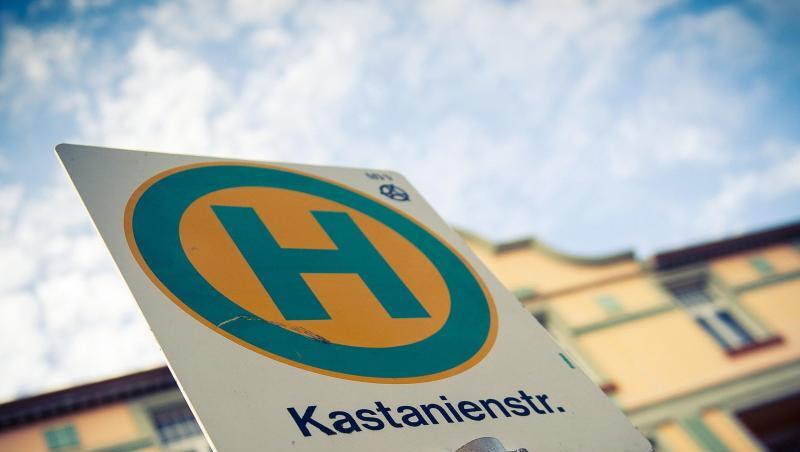 Die Bushaltestelle "Kastanienstraße" in der Außenkulisse auf dem WDR-Gelände in Köln-Bocklemünd. Die Bushaltestelle "Kastanienstraße" in der Außenkulisse auf dem WDR-Gelände in Köln-Bocklemünd.