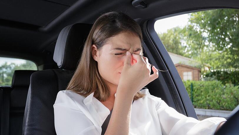 Gerade beim Autofahren machen sich schlechter werdende Augen bemerkbar.