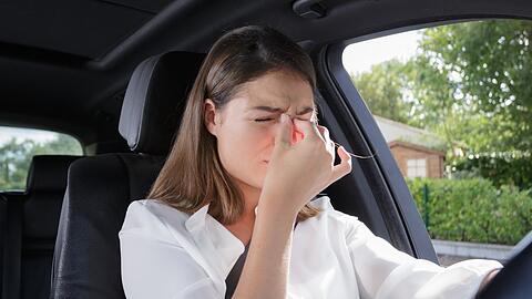 Gerade beim Autofahren machen sich schlechter werdende Augen bemerkbar.