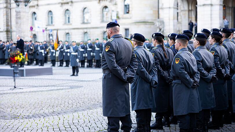 Die Bundeswehr soll gestärkt werden - muss aber mit weniger Soldaten auskommen.