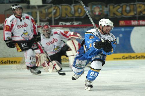 Entwickelt sich in den Playoffs endgültig zum Goalgetter: EHC-Stürmer Martin Schymainski.