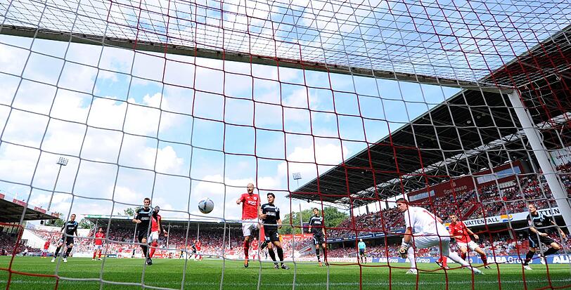 Kantersieg vom Feinsten: Die Besten Bilder vom Spiel gegen Cottbus.
