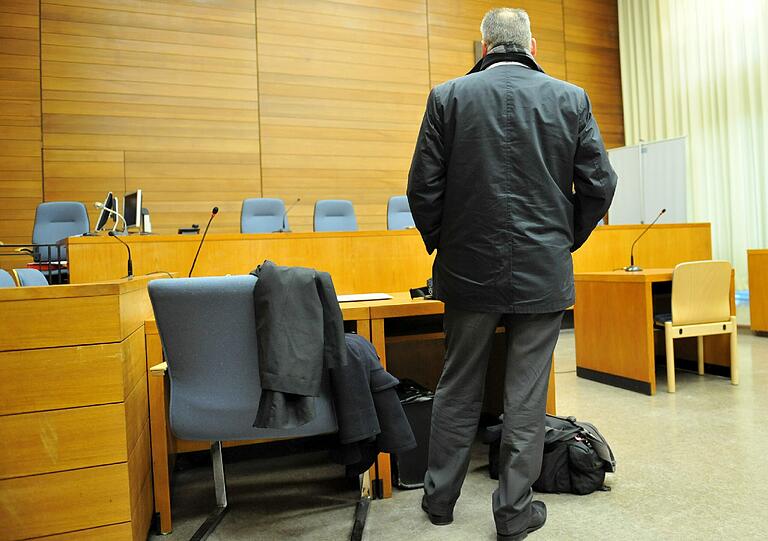 Er hat oft zugeschlagen: Jetzt muss der Ex-Polizeichef von Rosenheim um seinen Beamtenstatus bangen.