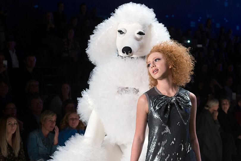 Boris Beckers Tochter Anna Ermakowa gibt auf der Berlin Fashion Week ihr Laufsteg-Debüt