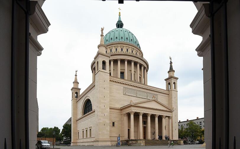 Wer auf die Kuppel der Nikolaikirche will, muss fünf Euro zahlen. Ein ehemaliger Kirchenrat hat sich das Geld unter den Nagel gerissen.