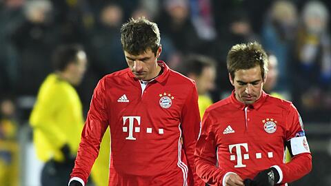 Hängende Köpfe bei Thomas Müller und Philipp Lahm nach der peinlichen Niederlage gegen Außenseiter Rostow.