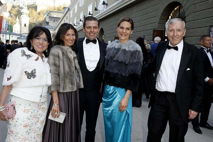 Geben Glamour-Gas: Regine und Erich Sixt, mit Sohn Konstantin und den Schwiegertöchtern Noni und Andrea (2. v. r., verheiratet mit Alexander).