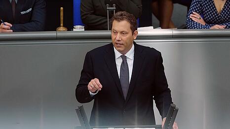 Finanzminister Lars Klingbeil (SPD) m&ouml;chte &uuml;ber eine Tabaksteuer die Haushaltseinnahmen erh&ouml;hen.