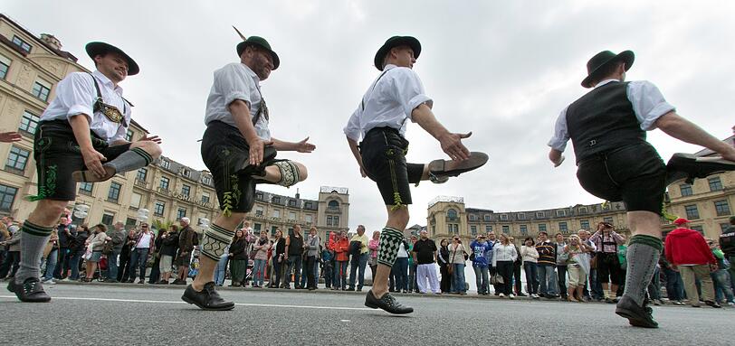 Tausende Schwule und Lesben sorgen am Samstag für gute Stimmung in der Münchner Innestadt. Die AZ zeigt die ausgeflipptesten Bilder vom Christopher Street Day.