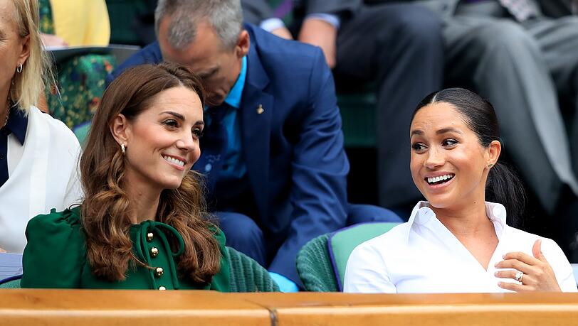 Hier herrscht(e) gute Laune: Prinzessin Kate und Herzogin Meghan besuchten 2019 gemeinsam Wimbledon