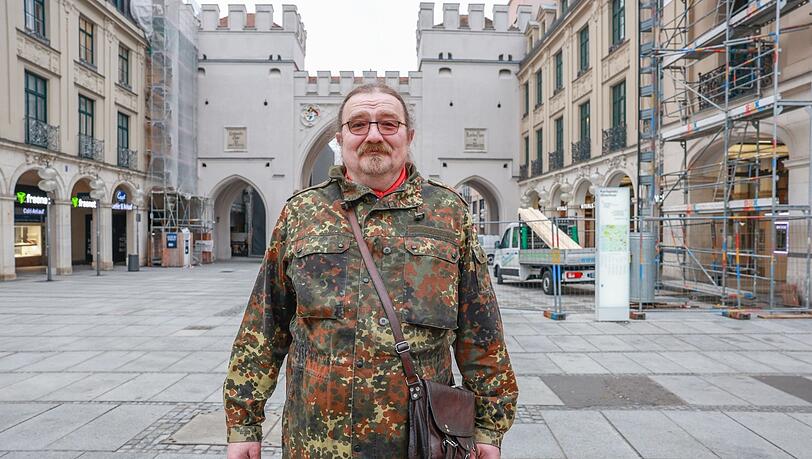 Egon Libera (57) macht täglich 500 bis 700 Stopps mit dem Müllauto. Egon Libera (57) macht täglich 500 bis 700 Stopps mit dem Müllauto.