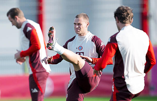 Zurück im Mittelfeld: Joshua Kimmich spielt unter Trainer Vincent Kompany wieder auf der Sechs, ist dort gesetzt. Zurück im Mittelfeld: Joshua Kimmich spielt unter Trainer Vincent Kompany wieder auf der Sechs, ist dort gesetzt.