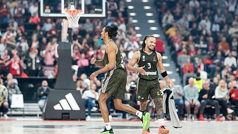 Carsen Edwards (r) lief im dritten Viertel mit 15 Punkten heiß.